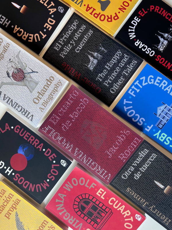 Libros bilingues sobre una mesa 